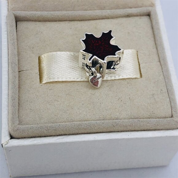 ✨✨ Pandora Canada Red Maple Leaf Charm - Picture 6 of 7